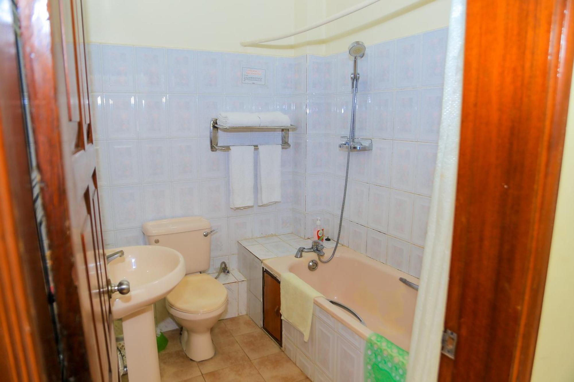 Shangri-La Hotel Muyenga Bugolobi Dış mekan fotoğraf