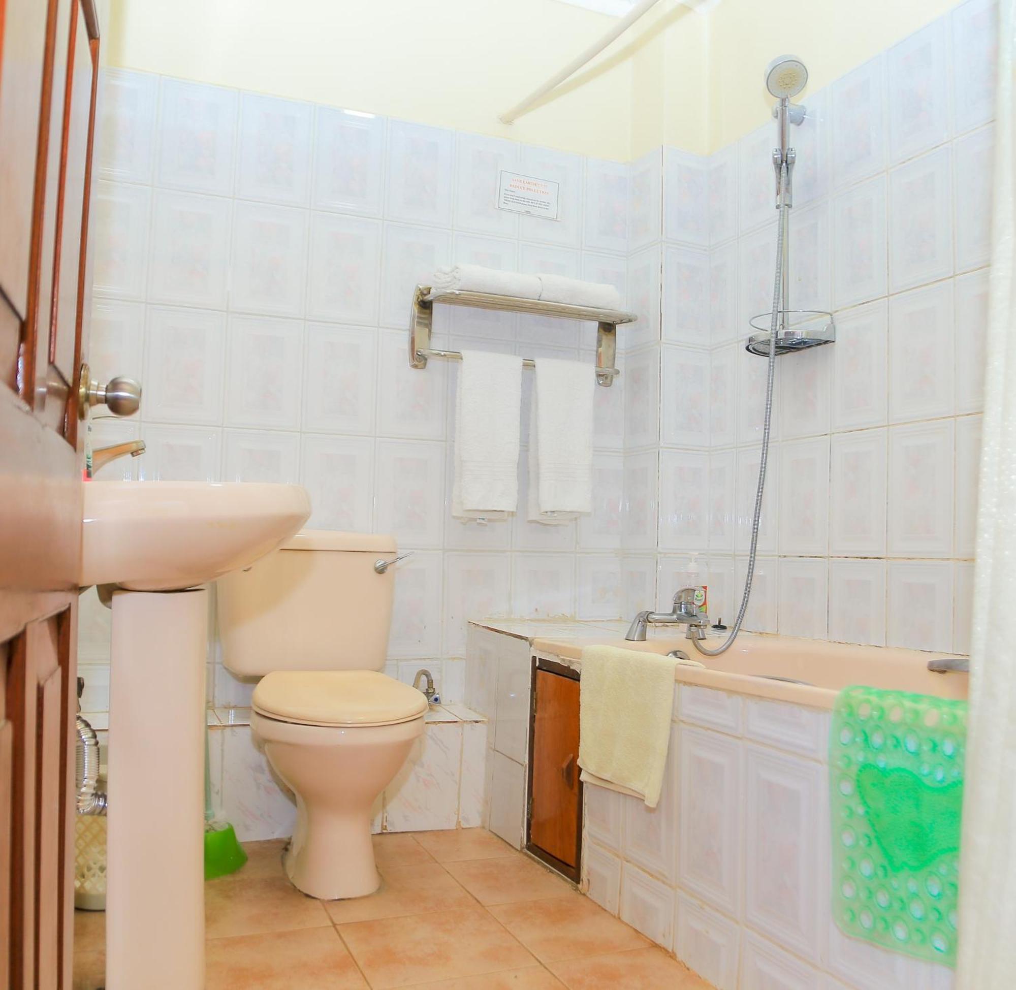 Shangri-La Hotel Muyenga Bugolobi Dış mekan fotoğraf