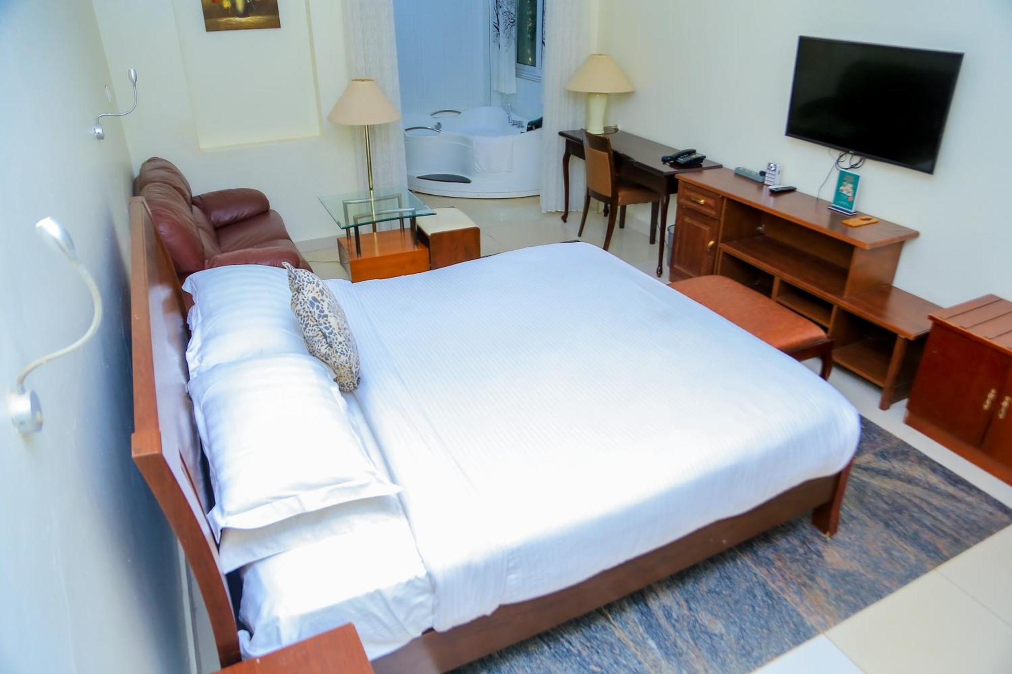 Shangri-La Hotel Muyenga Bugolobi Dış mekan fotoğraf