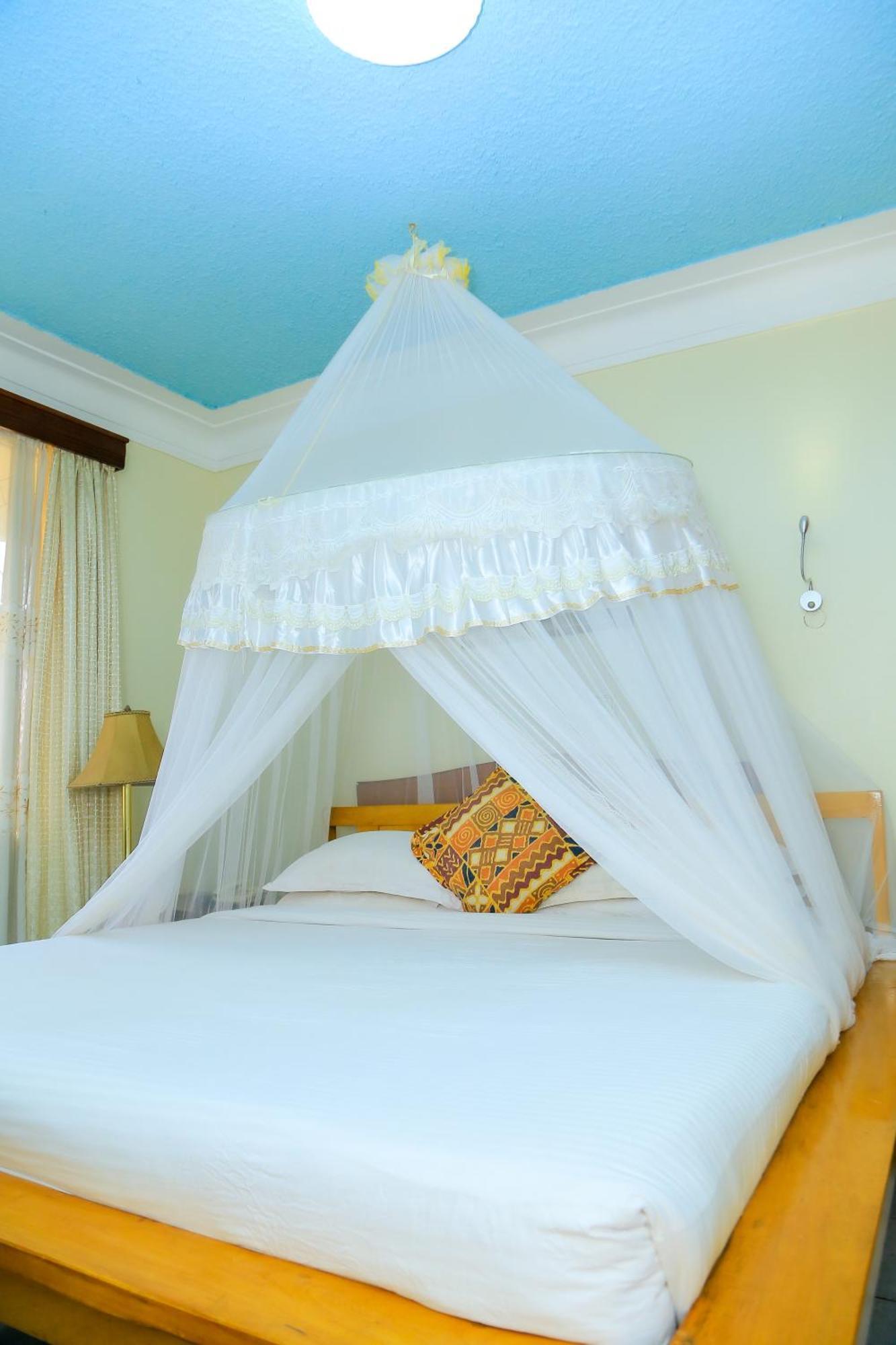 Shangri-La Hotel Muyenga Bugolobi Dış mekan fotoğraf