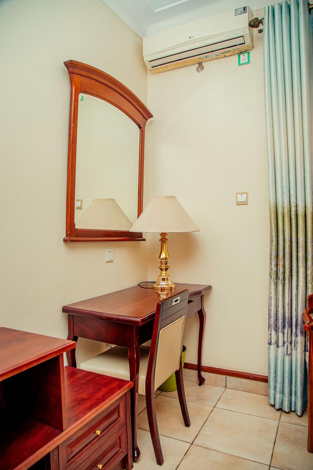 Shangri-La Hotel Muyenga Bugolobi Dış mekan fotoğraf