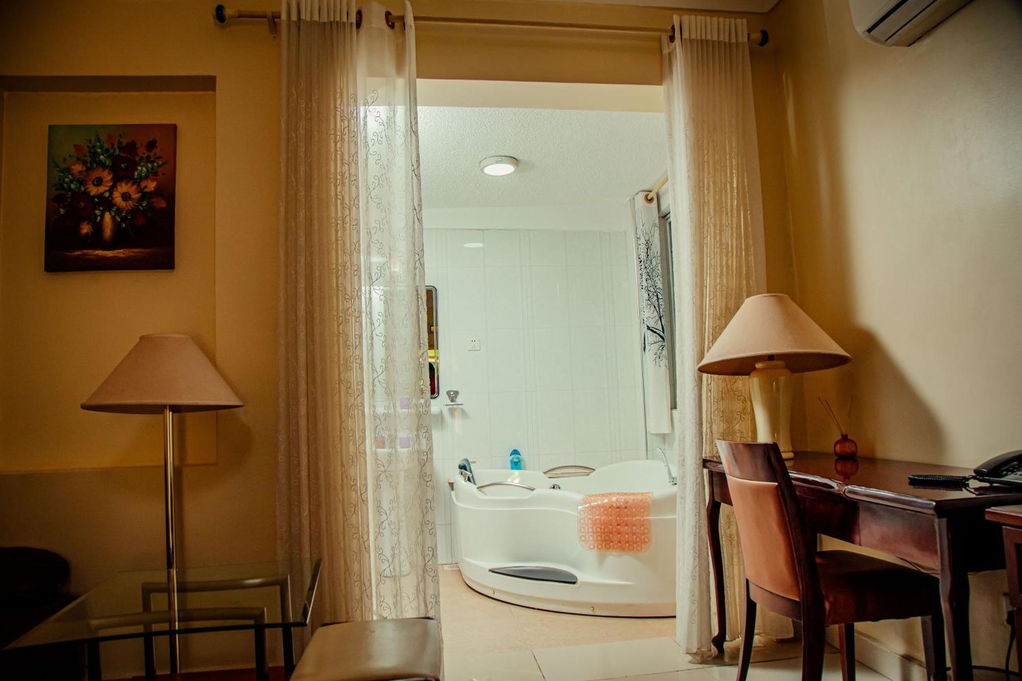 Shangri-La Hotel Muyenga Bugolobi Dış mekan fotoğraf
