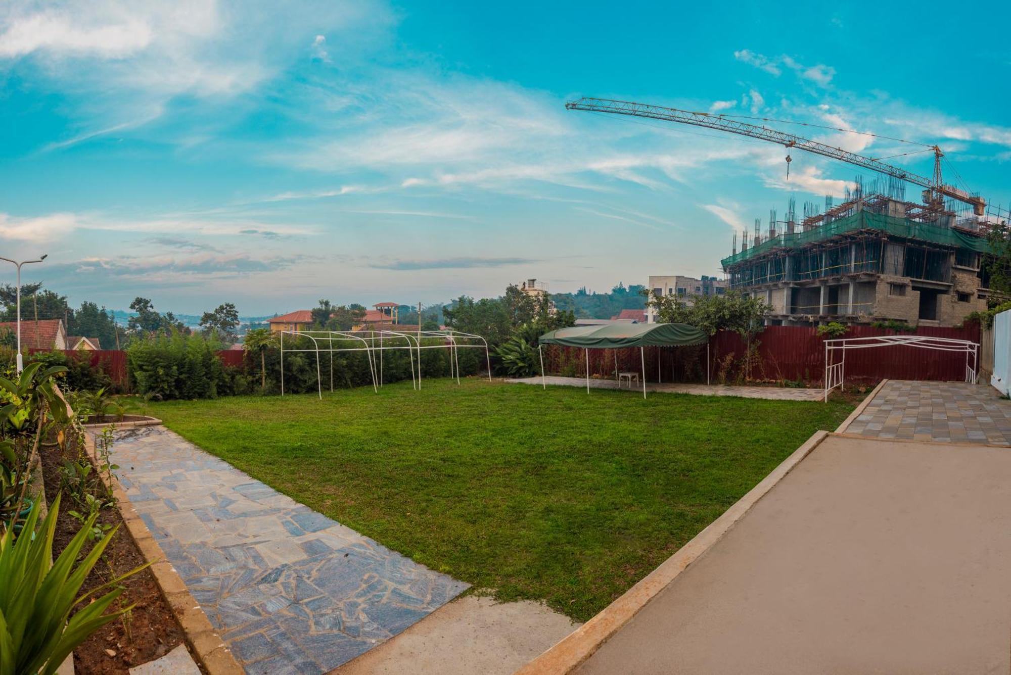 Shangri-La Hotel Muyenga Bugolobi Dış mekan fotoğraf